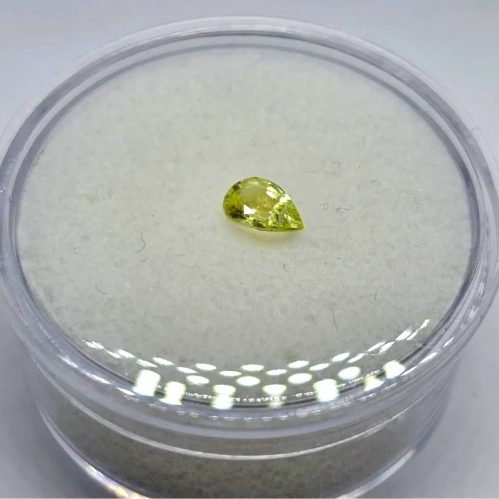 Natural Peridot Pear Gemstone 0.66ct - Picture 3 of 4